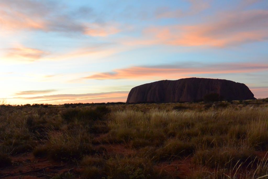 Uluru i morgenlys