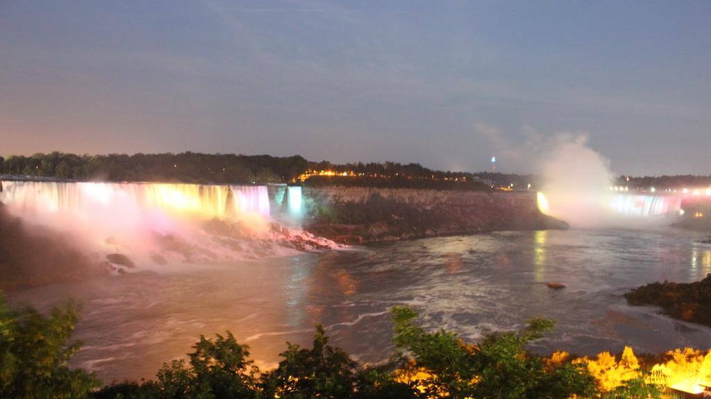 Lysshow på Niagara vandfaldet