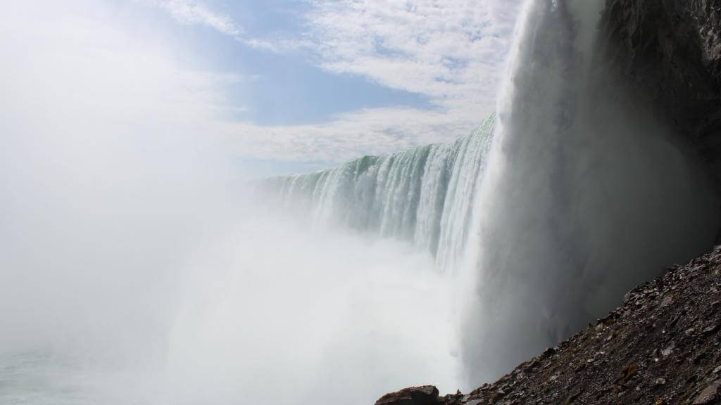 Tæt på Niagara vandfaldet