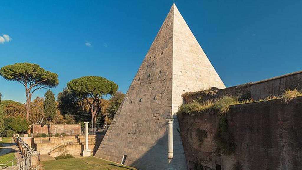 Rom seværdigheder - pyramide i rom