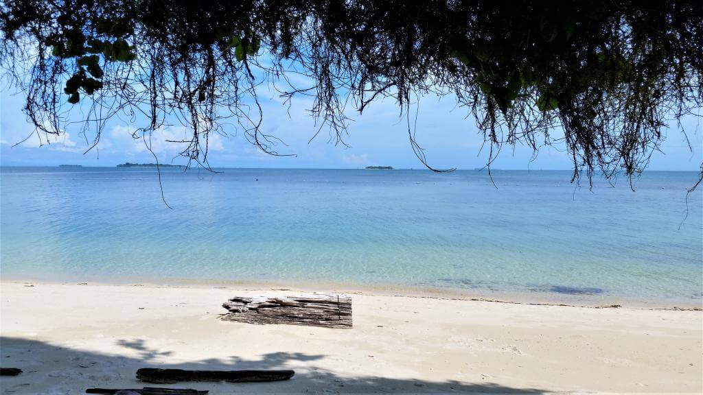 Strand på Borneo