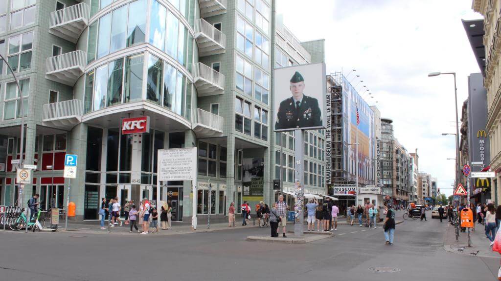 Checkpoint Charlie i berlin