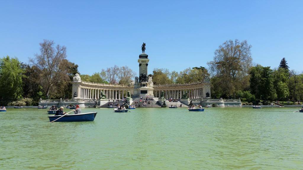 Monument i retiro parken