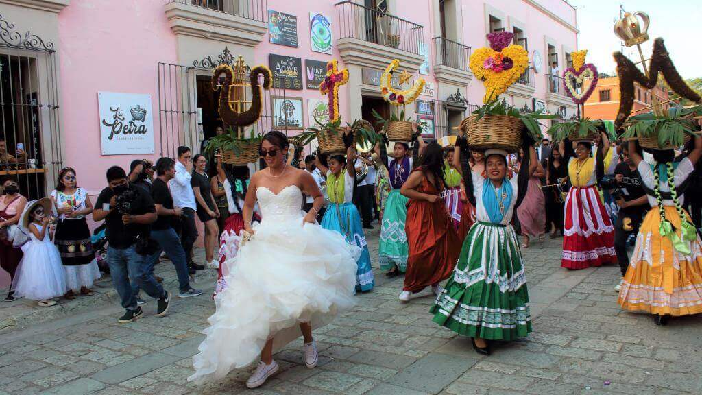 Bryllupsparade i Oaxaca