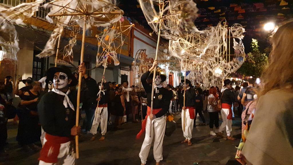 De dødes dag parade i Oaxaca