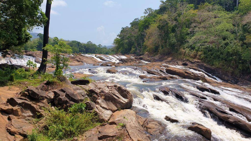 Vazhachal vandfald i Athirapilly