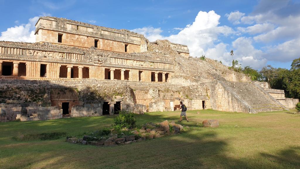 En af de 5 puuc ruiner - Maya pyramiden Sayil