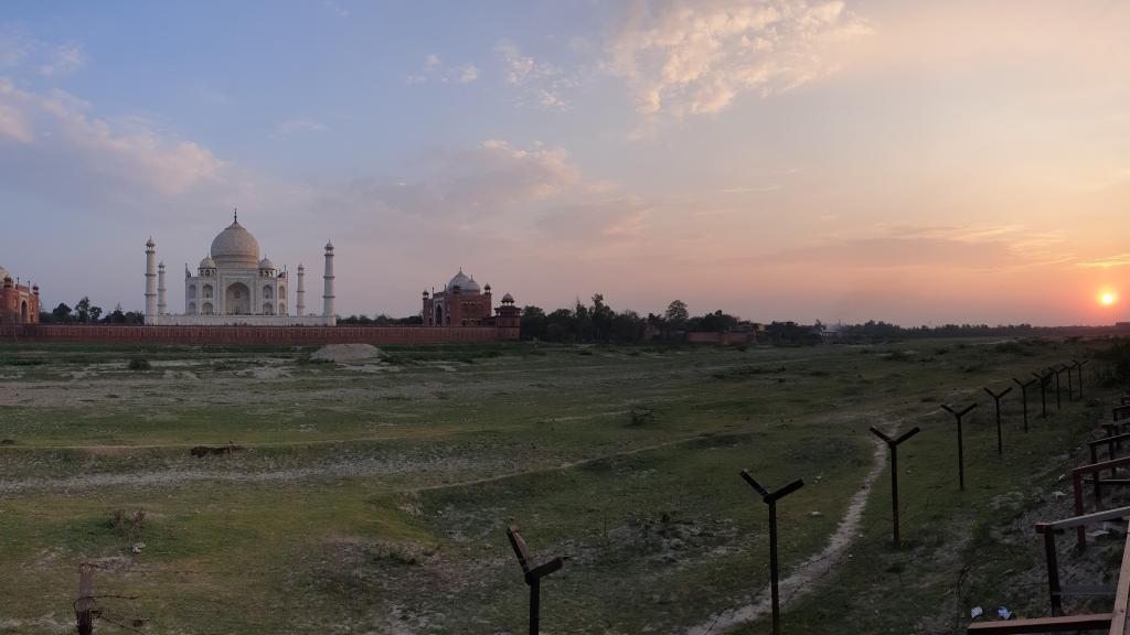 Taj Mahal i solnedgangen
